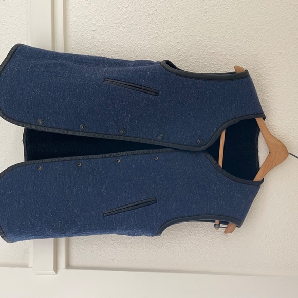 Levi's Reversible Vest - Picture 2 of 2